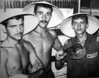 На фото слева направо: Жегулин Н., Шуйский В., Рассыпкин А.Вьетнам,Кам-Рань,1985г.