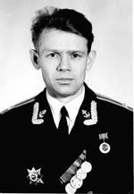 Гуценко Юрий Павлович, командовал назначенным экипажем до подъема флага на корабле. Списан по состоянию здоровья.