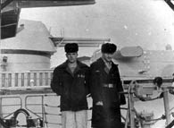 На снимке: слева ст.м-с Навицкас Генрикас. , справа ст 2ст. Ляпин Сергей.(Балтийск 1973г БПК "Ворошилов", на заднем плане крейсер "Свердлов")