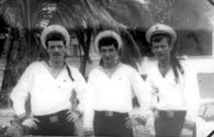 Слева Губин Алексей , посредине Илья Джаксумбаев  справа Мелешев Алексей . На берегу в Гвинее.1974 год февраль.